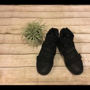 Nike Lebrons 7y Boys